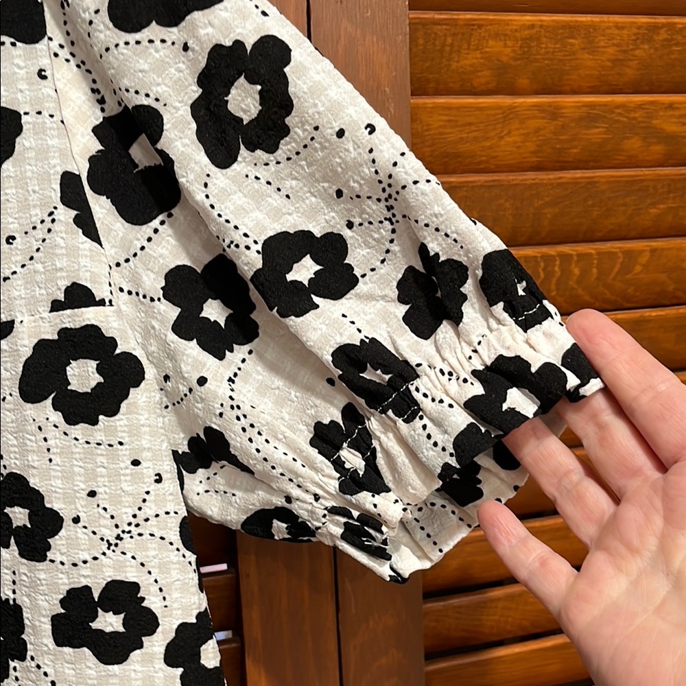 THML White Eyelet Blouse with Black Floral Print and Blue Trim - Picture 4 of 11